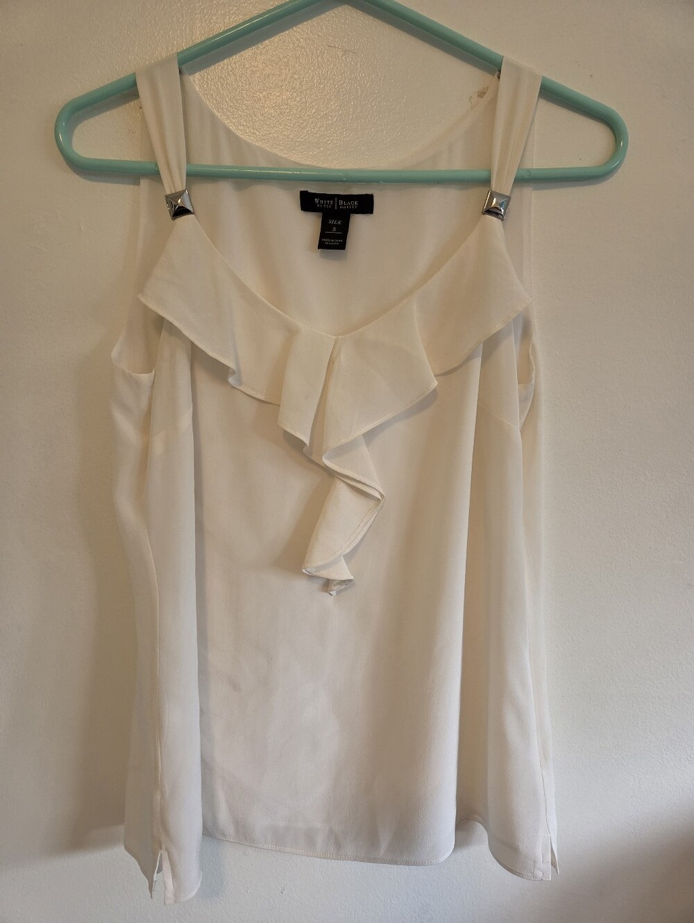 White House Black Market Cream Ruffle V-Neck Sleeveless Top